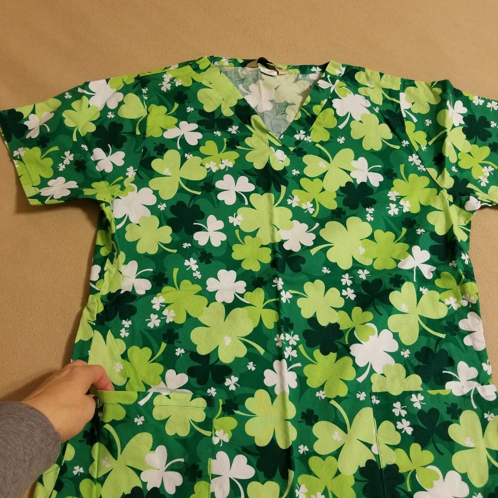 Scrub top